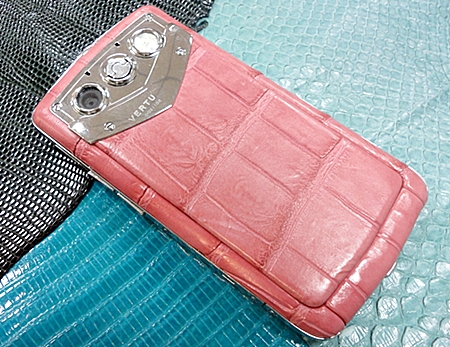 Замена кожи. VERTU Constellation QUEST кожа крокодила цвета Pink